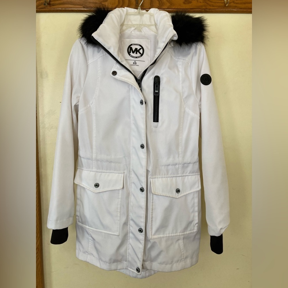 Michael Kors White Parka/Jacket with Faux-Fur Hood (Size‎ XS)